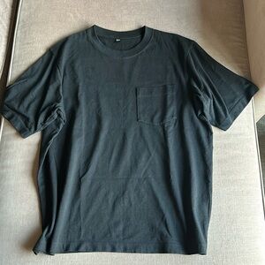 2x Uniqlo Men’s T’s Medium